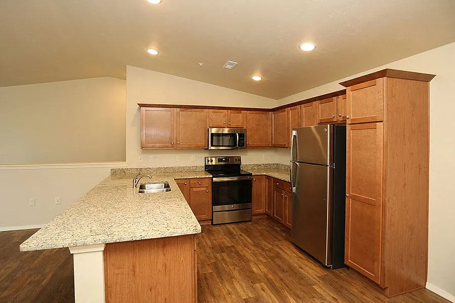 BIRCH CROSSING APARTMENTS — Photo 2