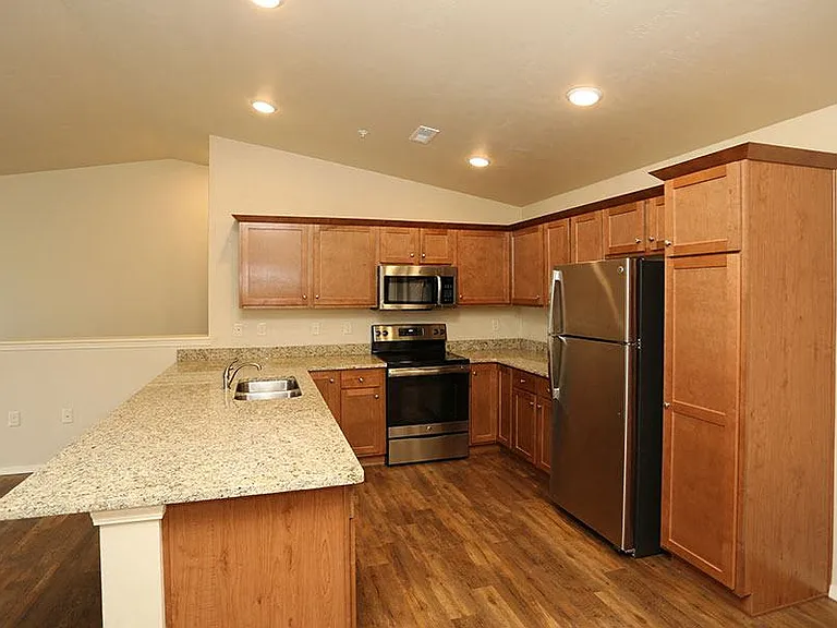 BIRCH CROSSING APARTMENTS — Photo 2