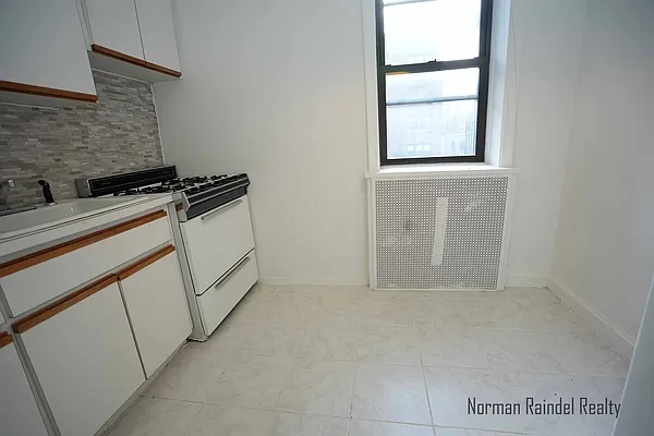 Rented by Norman Raindel, LREB | media 12