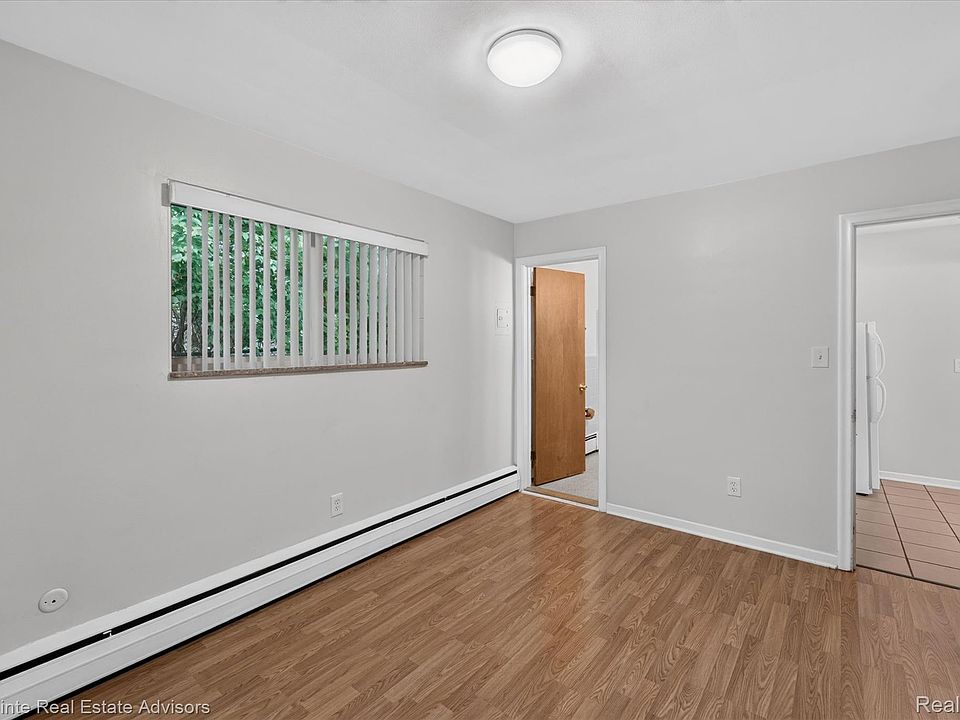 2328 Crooks Rd, photo 12