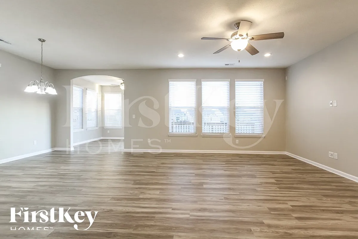 Building Photo - 1341 Blackthorne Trl N