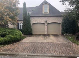 4 Creswell Ct, Greensboro, NC 27407