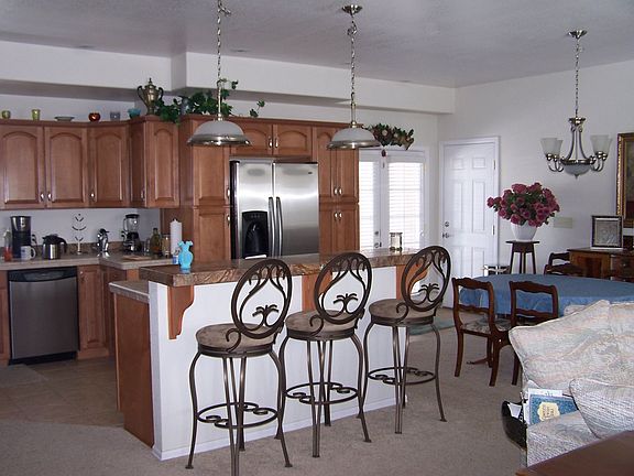 Breakfast Bar-Kitchen