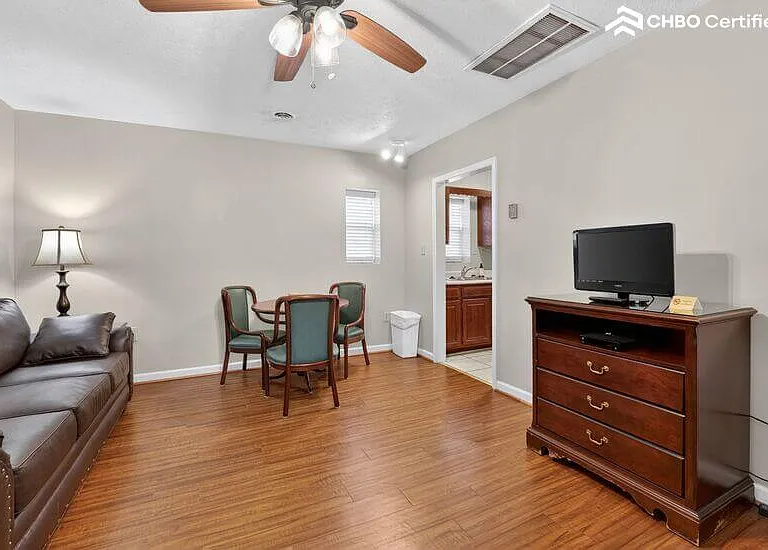 1332 W Andrew Johnson Hwy #10 — Photo 6