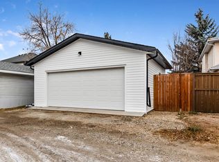 29 N Green Meadow Cres, Strathmore, AB T1P 1H4