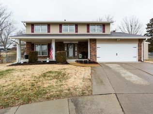 662 Green Isles Ct, Fenton, MO
