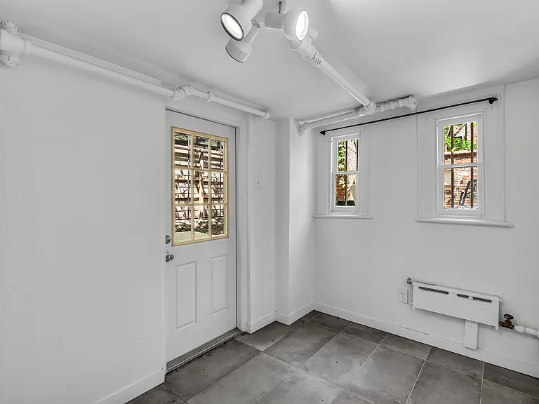 459 W 24th St #1 — Photo 18