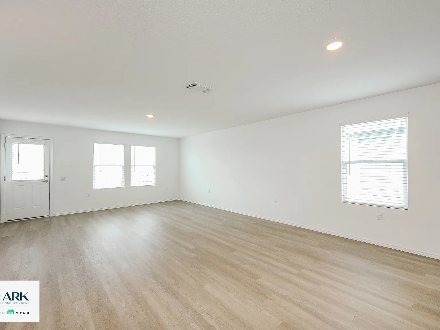 3 bed, 2.0 bath, 1474 sqft, $1,399 — Photo 3