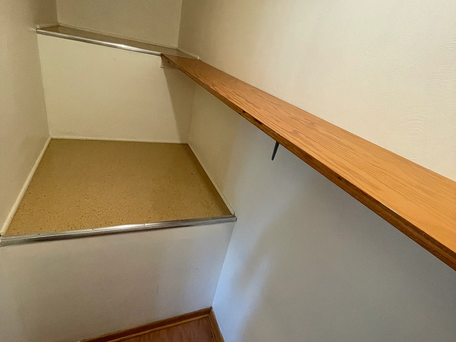 2 bed, $900 — Photo 2
