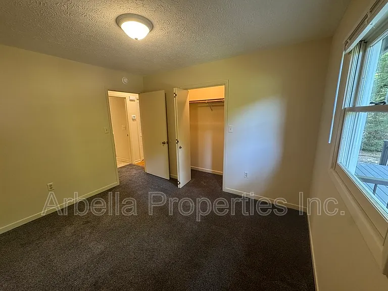 1029 Surmont Ct — Photo 13
