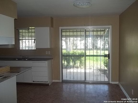 3rd image of 222 Stolnet St