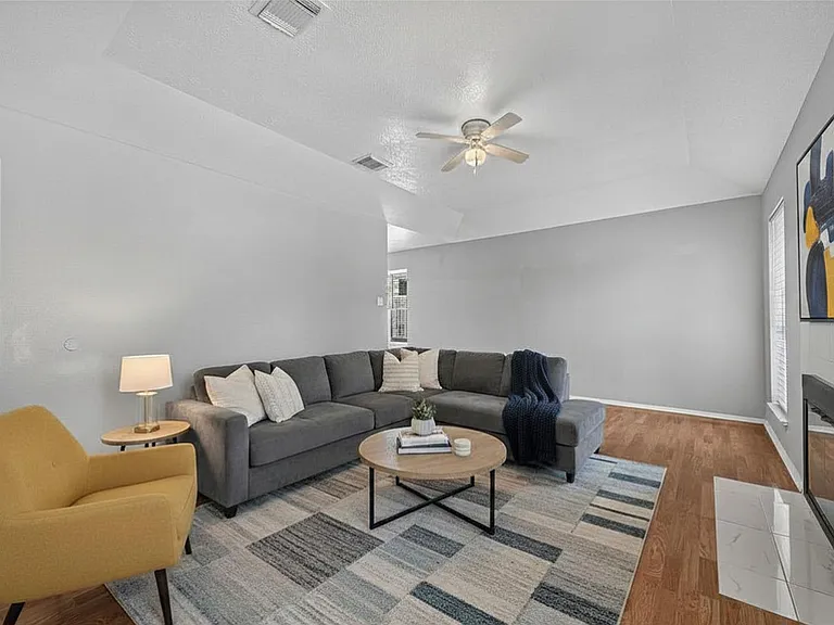 1606 Westfork Dr — Photo 3