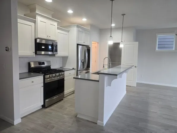 173 N 7th Ave, Cornelius, OR 97113