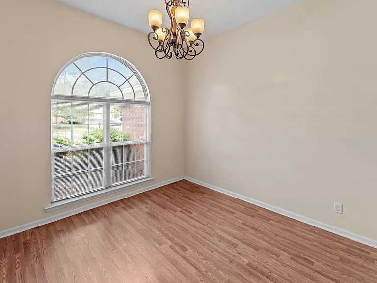 119 Pampas Dr — Photo 6