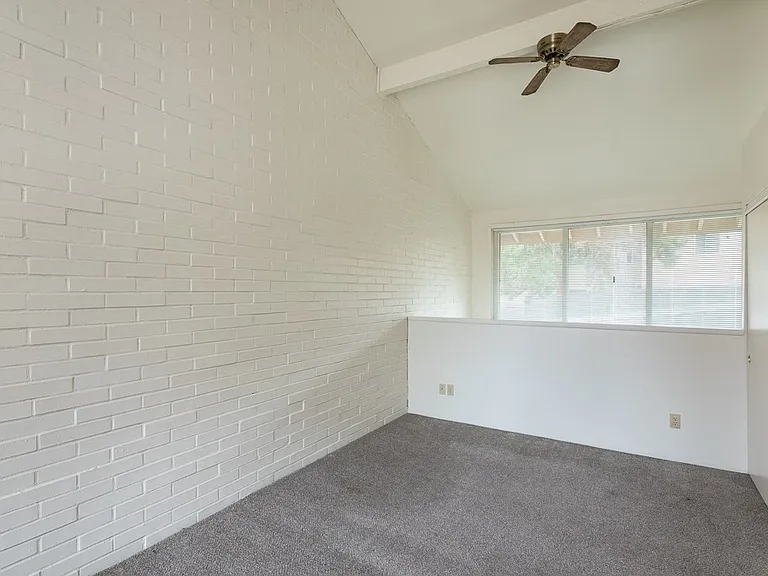 Kingway Apartments — Photo 10