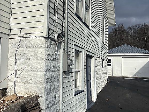 3rd image of 83 James St