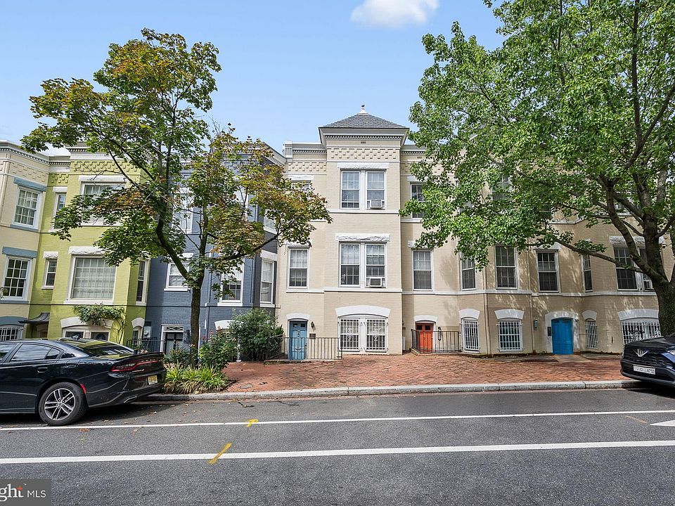 1st image of 1528 34th St NW