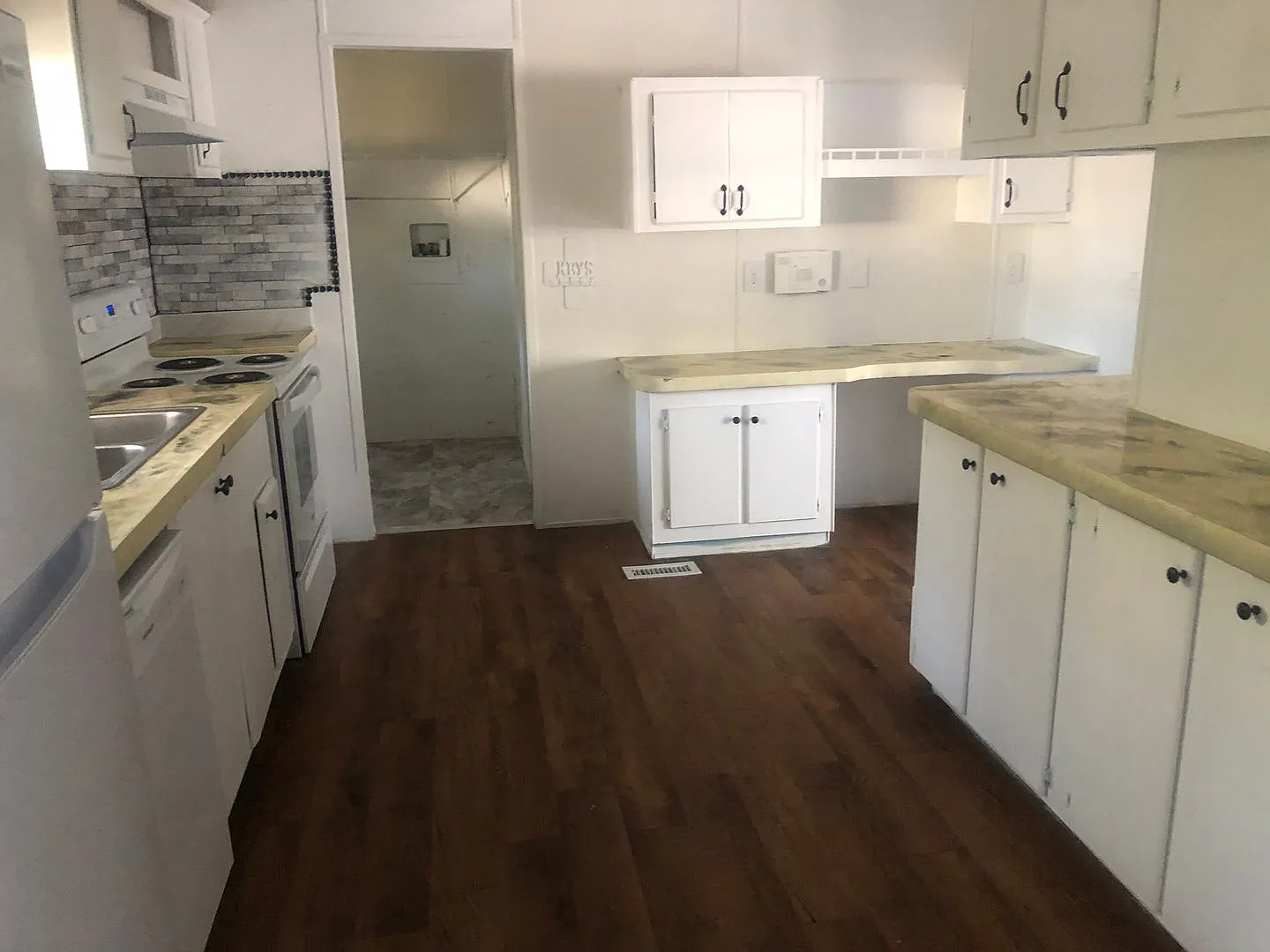 Affordable - Great Location 3 Bedroom/ 2 Bath Mobile Home - Close to Beaches & Hurlburt Field Air... — Photo 4