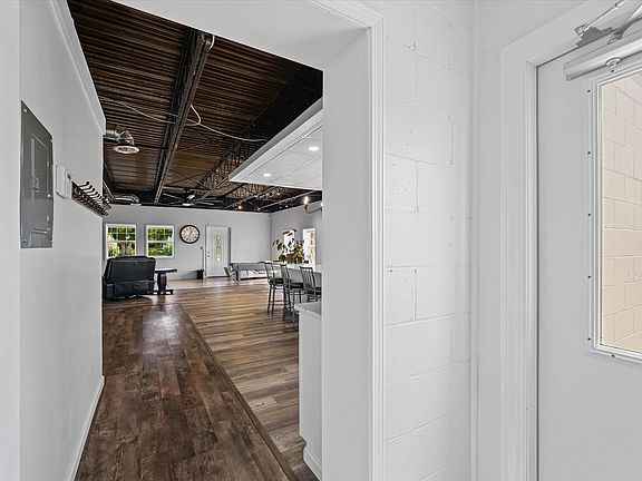 5th image of 176 S Henning Rd