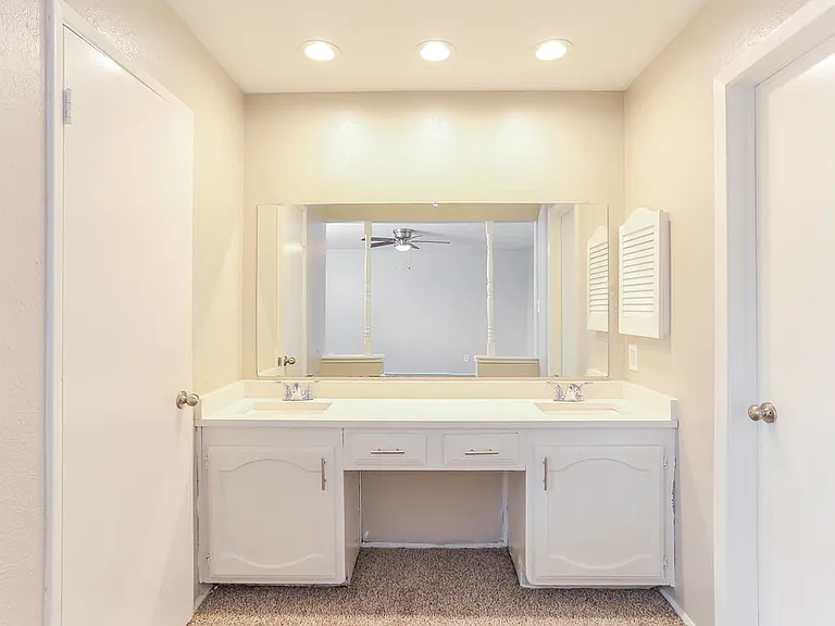 4200 Cranbrook Dr — Photo 11