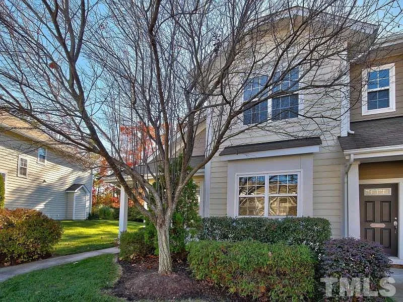 3 bed, 2.5 bath, 1400 sqft, $2,000 — Photo 2