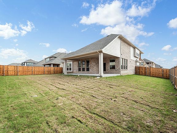 4th image of 1203 Arrowwood Dr