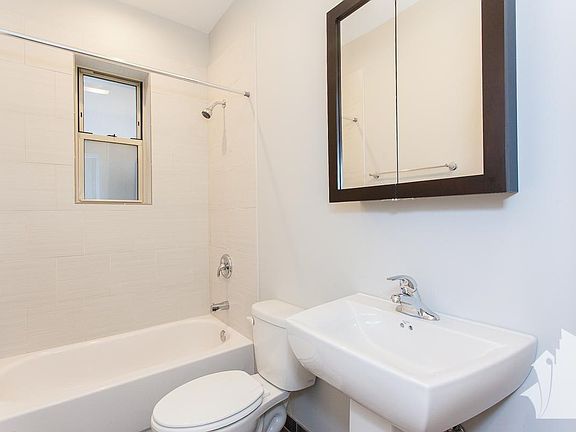 5th image of 843 W Wellington Ave