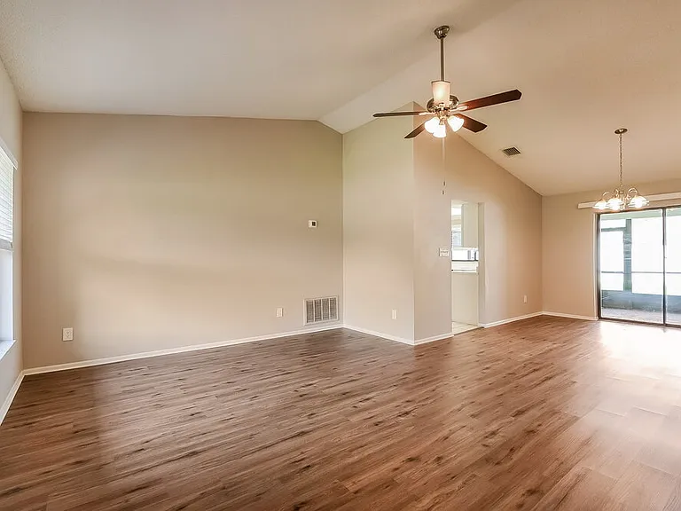 1014 Dishman Loop — Photo 3