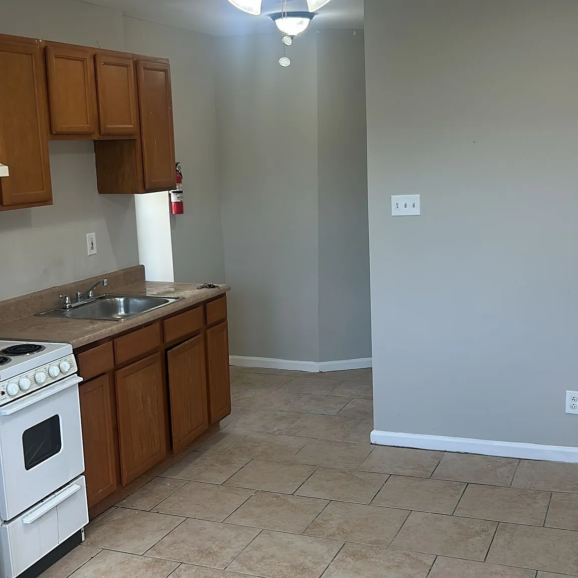 2 bed, 2200 sqft, $1,100 — Photo 4