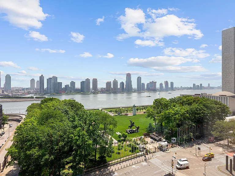 845 United Nations Plz #14B — Photo 8