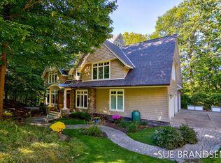 4706 Forest Ridge Dr, Holland, MI 49423