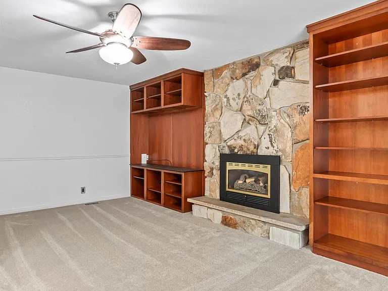 9763 S Sitzmark Dr — Photo 10