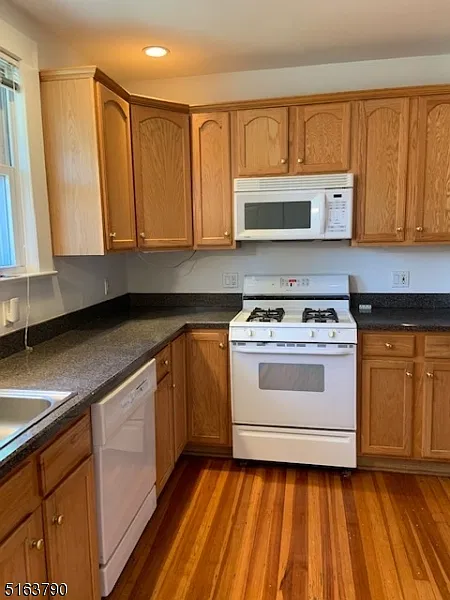 3 bed, 1.0 bath, $3,100 — Photo 2