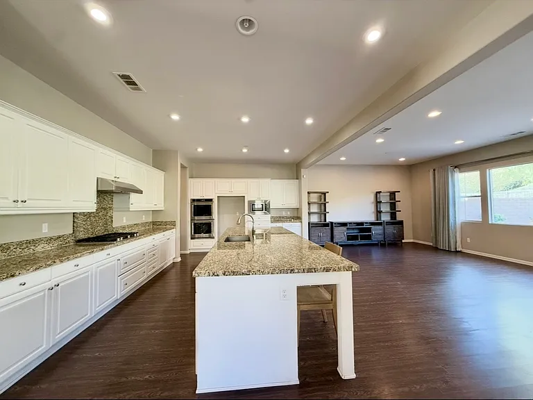667 E Desert Willow Rd — Photo 8