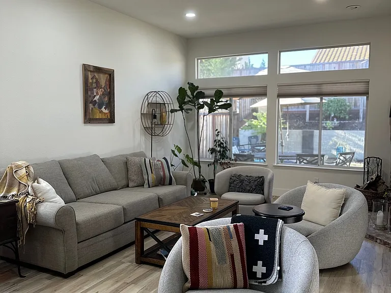107 Traylen Ct — Photo 12