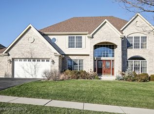 12 Springbrook Ln, Algonquin, IL 60102