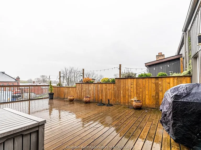 69 King St W #202 — Photo 27
