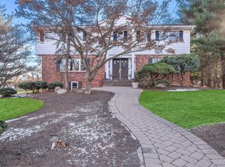 25 Smolley Dr, Monsey, NY 10952