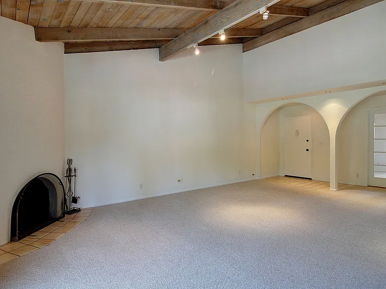 2630 State St #6 — Photo 27
