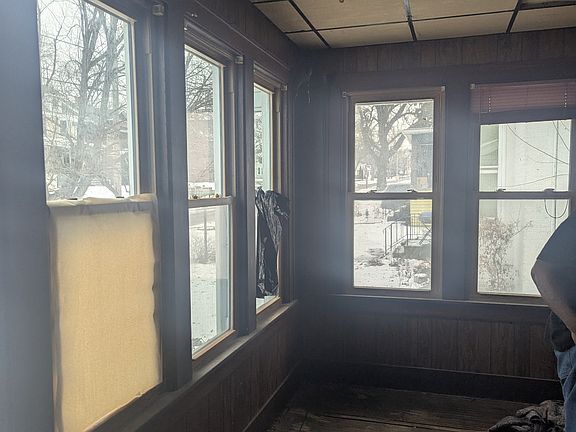 4th image of 1817 N Linn St