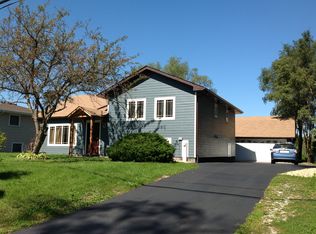 16W141 Hillside Ln, Burr Ridge, IL 60527