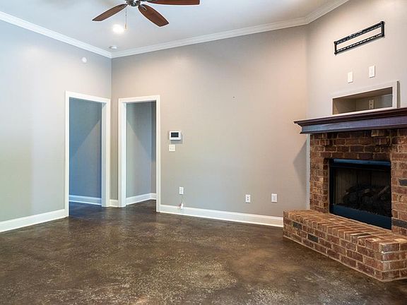 2nd image of 512 Canterbury Dr