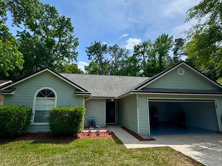 8250 Lakemont Dr — Photo 1