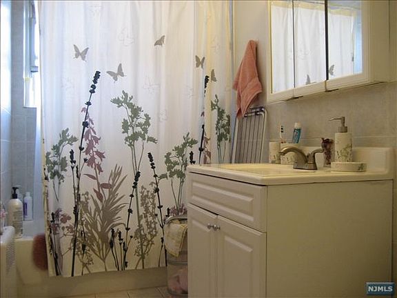 5th image of 2320 Linwood Ave #5G-205G