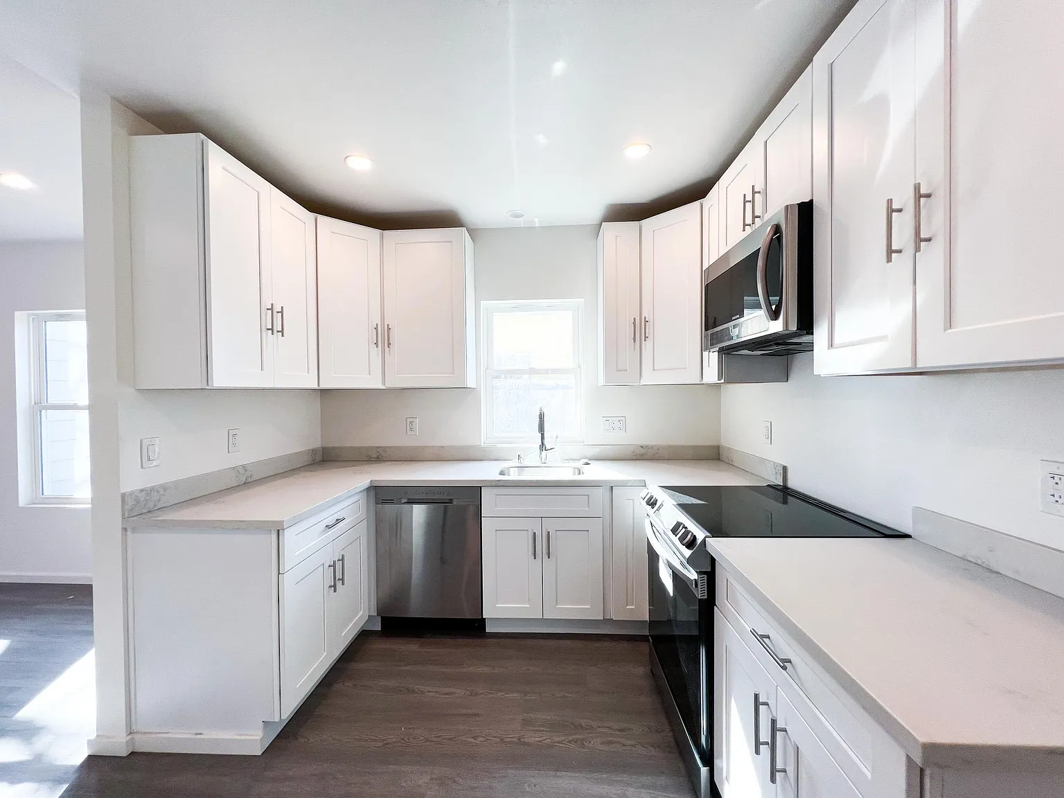 2 bed, 955 sqft, $4,000 — Photo 3