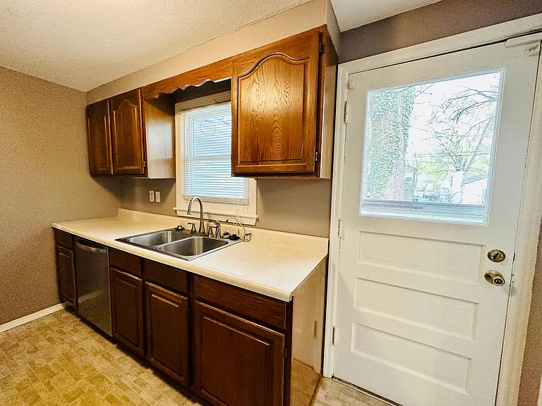 7047 Linden St — Photo 10