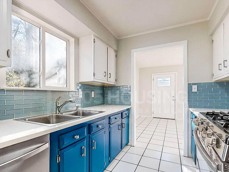 12013 Stilwell Pl NE — Photo 7