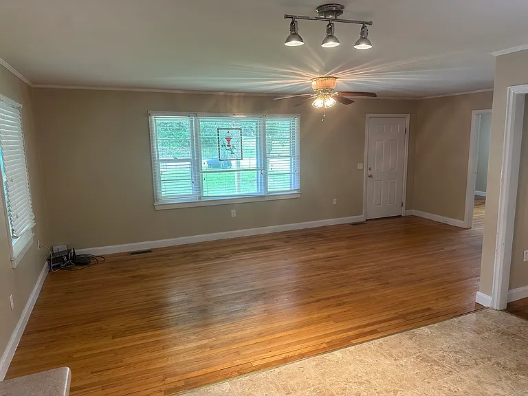1716 N Dixie Ave — Photo 8