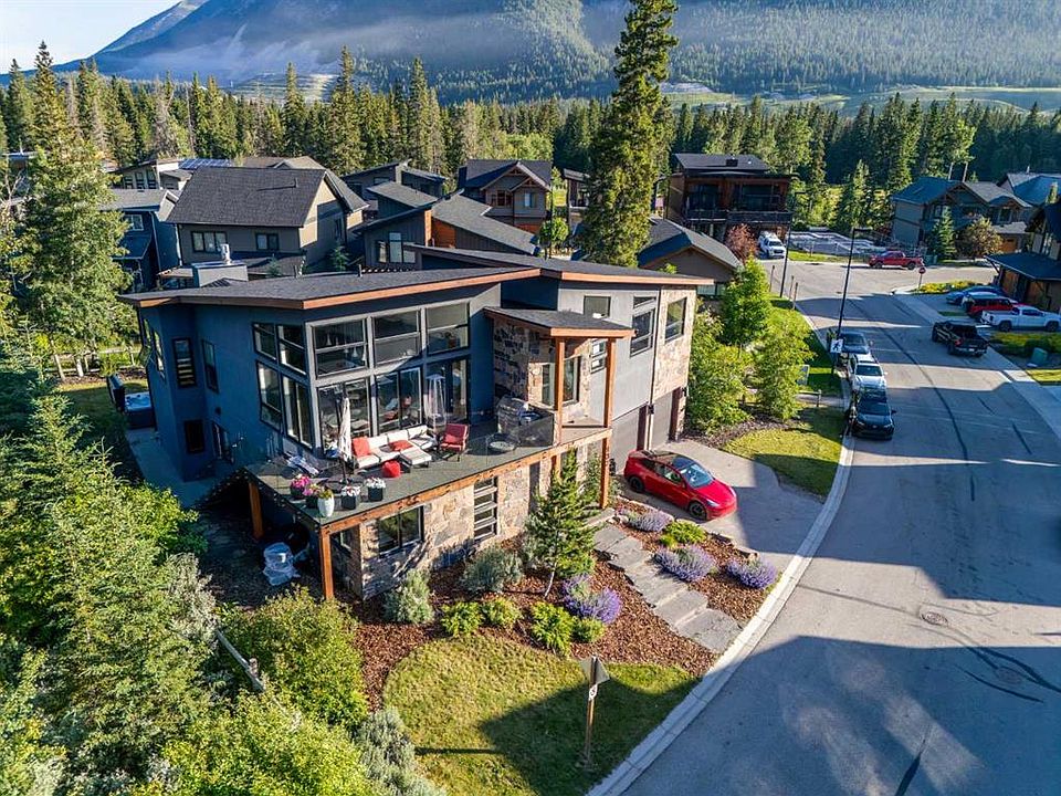 1st image of 132 SW Rivers Bend Way