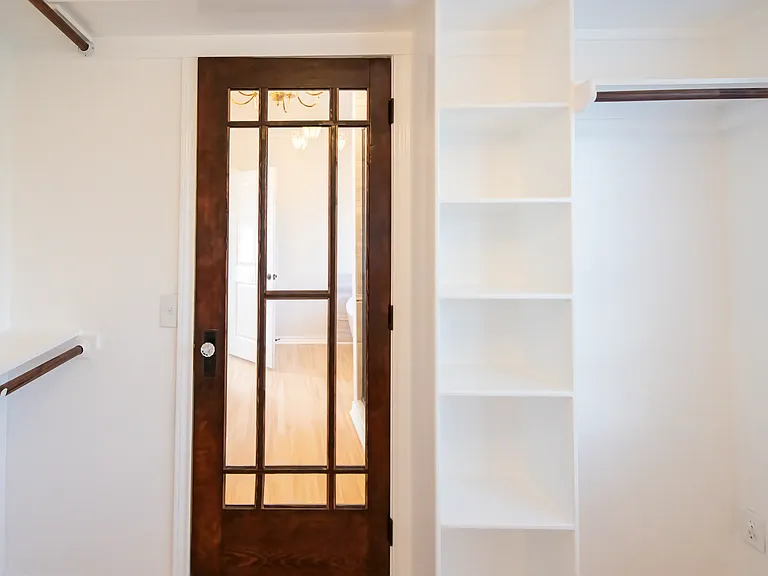 209 W 5th St — Photo 37